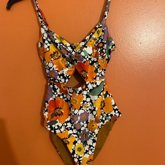 L*Space Meadow Sweet Floral Kyslee One Piece Swimsuit Size 4 - Picture 9 of 11